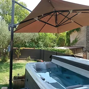 Frühstückspension D'hotes & Jacuzzi - A L'ombre Des Amandiers, Saint-Martin-dʼArdèche